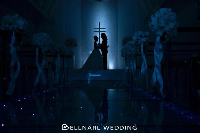 .
チャペルの暗転ショットです🥀
普段は明るく真っ白なチャペルですが
暗転することで雰囲気が変わり
印象的なお写真を残すことができます🎞‎🤍
⁡
ベルナール和歌山
和歌山県和歌山市吹屋町5丁目44-1
☎︎073-424-4567
営業時間/9:30〜18:00
定休日/火曜日・水曜日
詳細・ご予約は下記ホームページより
ご確認下さいませ！
https://www.bellnarl-wakayama.com
#式場探し#式場選び#ベルナール和歌山#ブライダル#ウェディングウェディングドレスドレス試着結婚式結婚式場和歌山和歌山市カップル式場見学2026ウェディングフォトブライダルフォト成人式成人式振袖前撮りフォトウェディングロケーションフォト和装フォトウェディング打掛白無垢