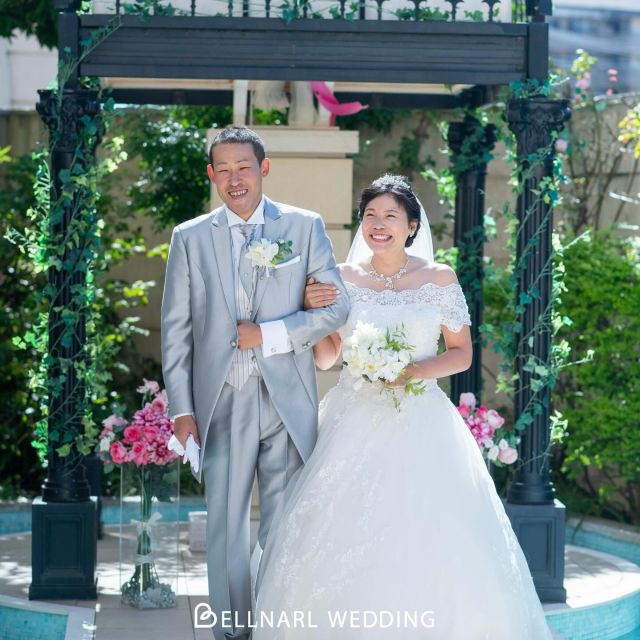 .
チャペルガーデンでのお写真です⛪️🌿
季節によって咲く花が変わりますので
時期ごとに違った雰囲気を楽しめます💐🤍
ベルナール和歌山
和歌山県和歌山市吹屋町5丁目44-1
☎︎073-424-4567
営業時間/9:30〜18:00
定休日/火曜日・水曜日
詳細・ご予約は下記ホームページより
ご確認下さいませ！
https://www.bellnarl-wakayama.com
#ベルナール和歌山#フォトウェディング#ブライダルフォト #ウエディングドレス#ドレス試着